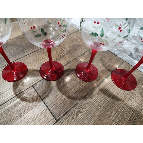 Pfaltzgraff Winterberry Wine Goblets 10oz Red Wine Glass - Set of 4 - Picture 4 of 6